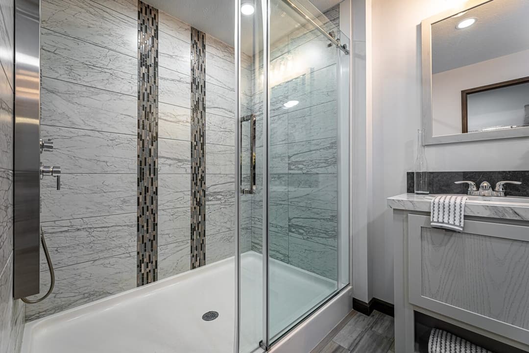 Aberdeen 24031 bathroom home features