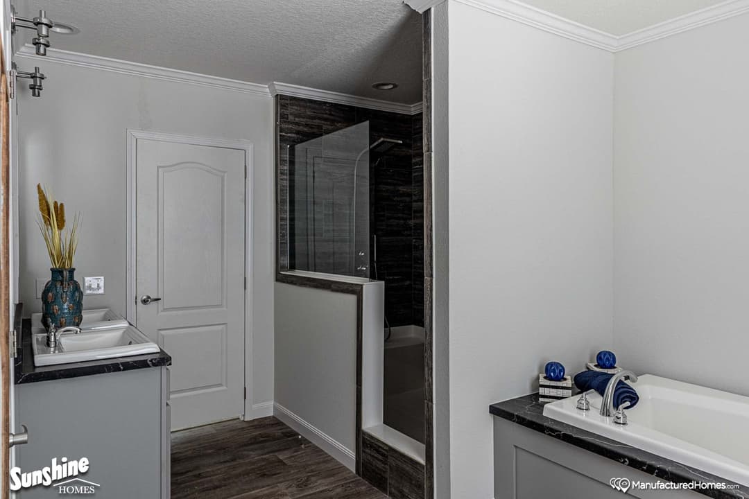 Pri3260-2028 bathroom home features