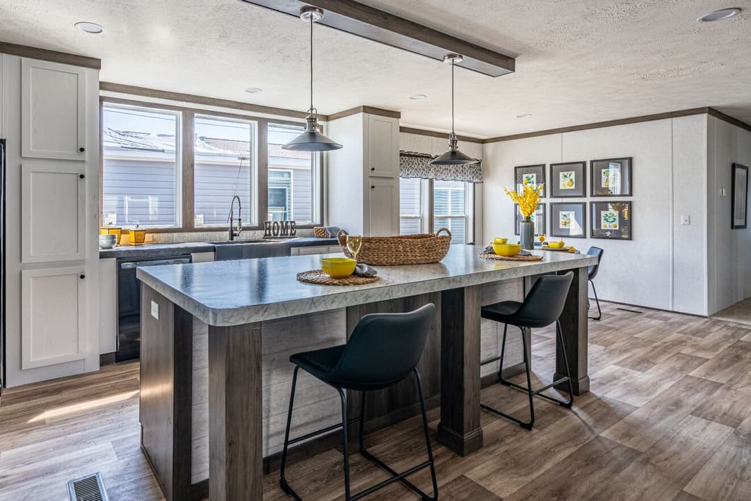 Entertainer 28764e kitchen and hero home features