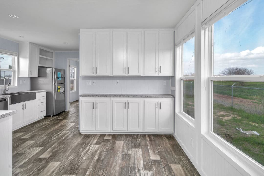 Alamo lite 16763r interior and kitchen home features