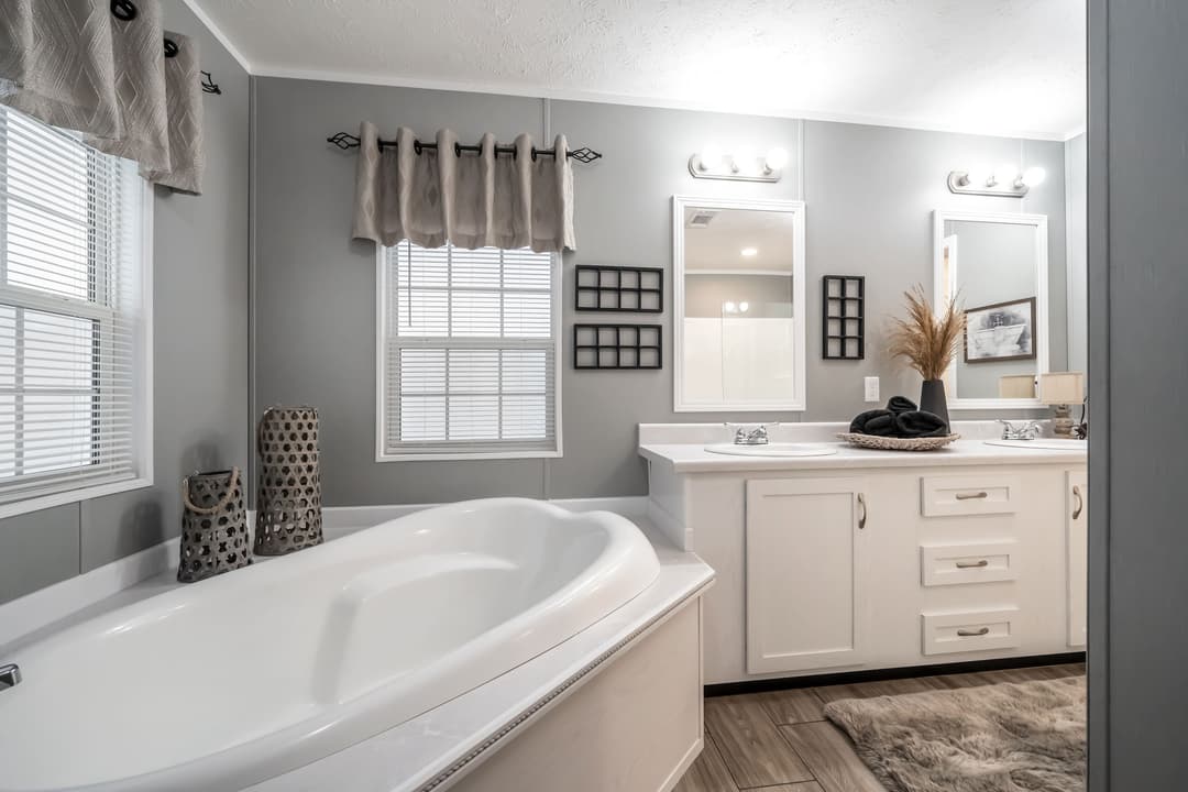 Md-50 bathroom home features