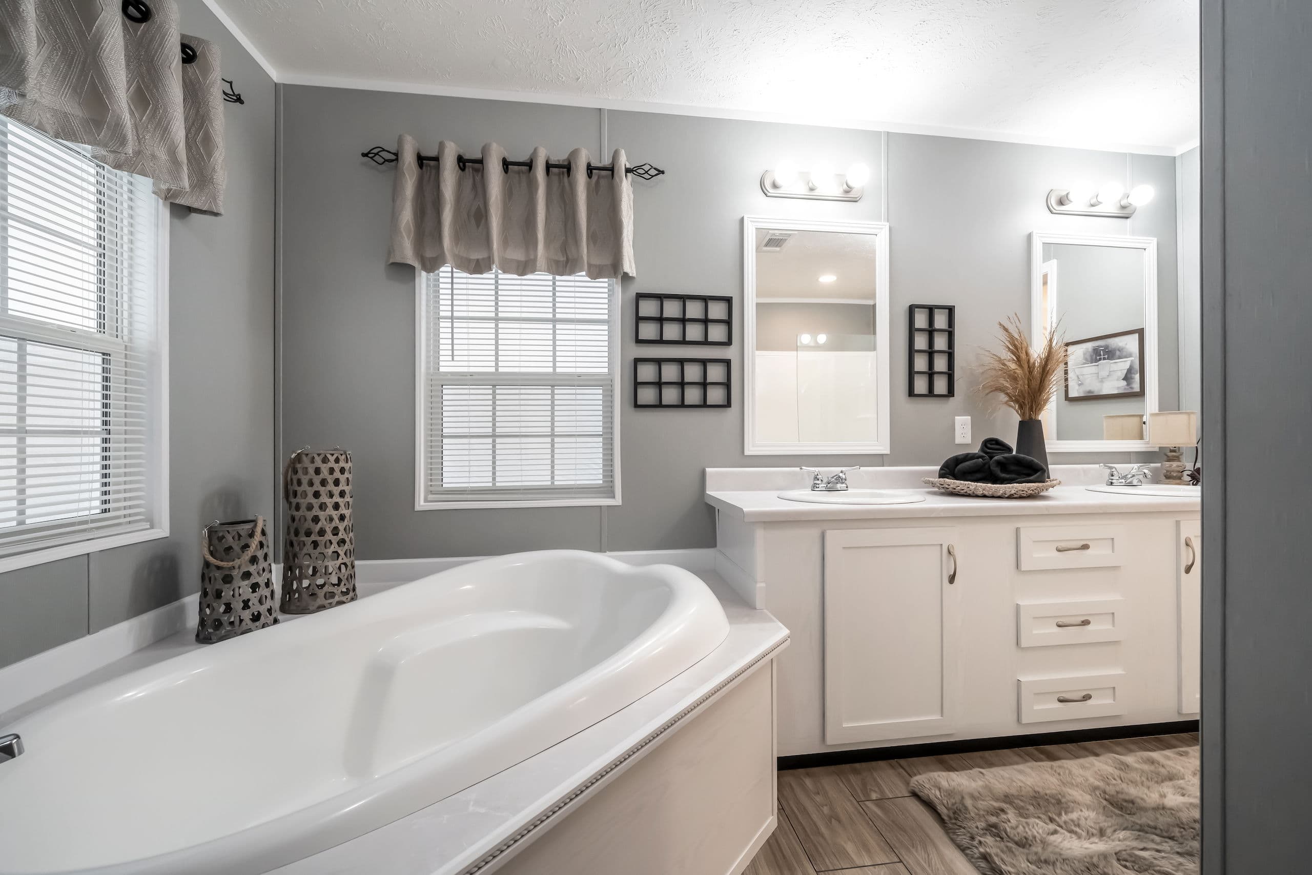 Md-50 bathroom home features