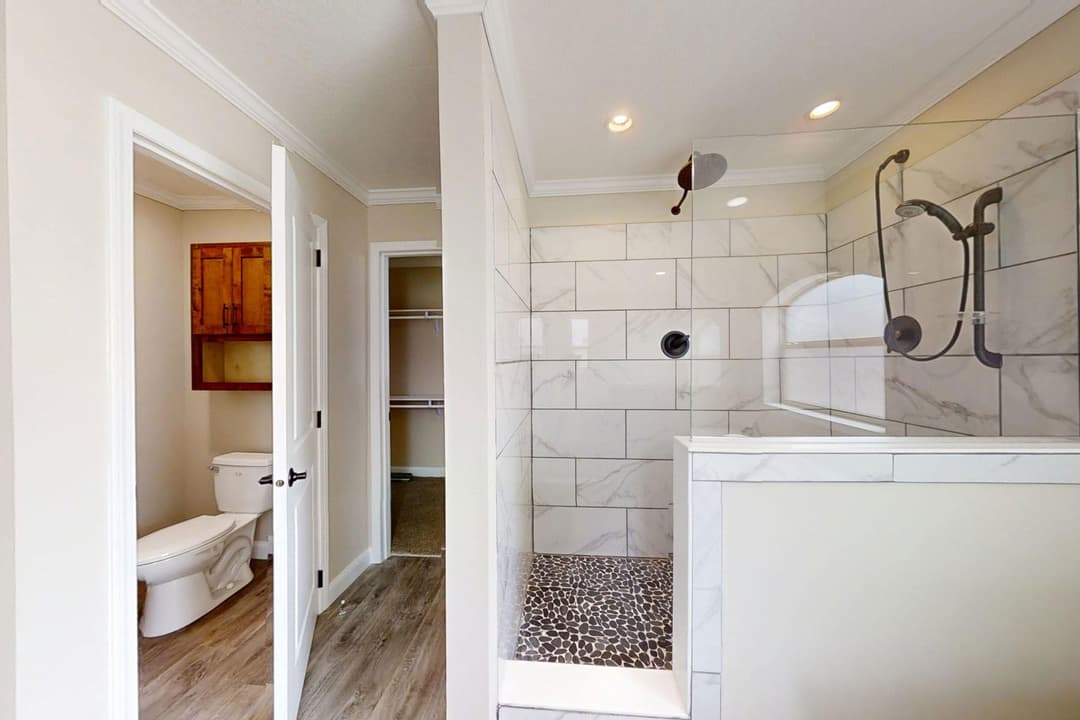 Pri3270-2014 bathroom home features