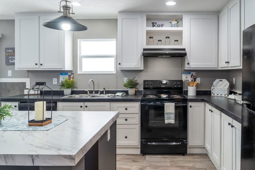 Tradition 52b kitchen home features