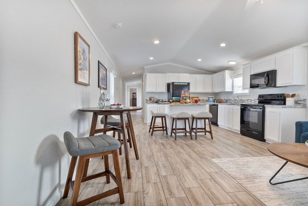 Emerald 16682a interior home features