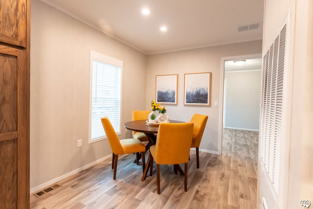 Arc1680-8012 interior home features