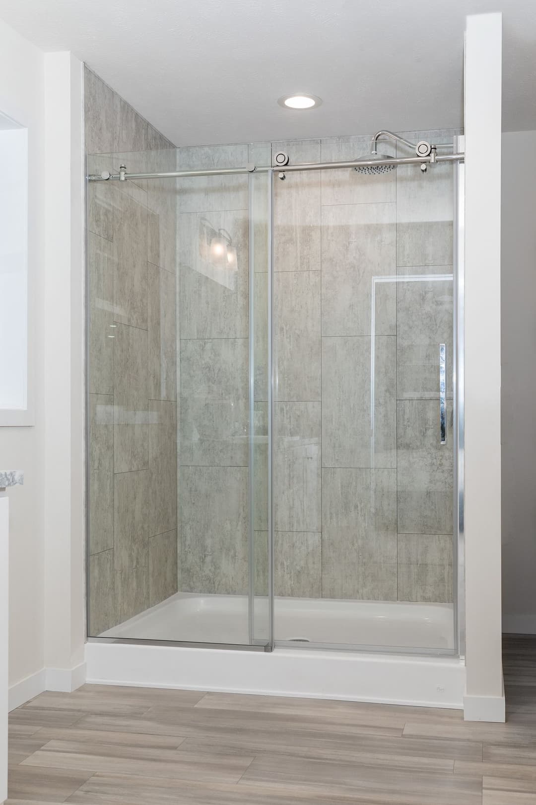 Belvedere blvd bathroom home features