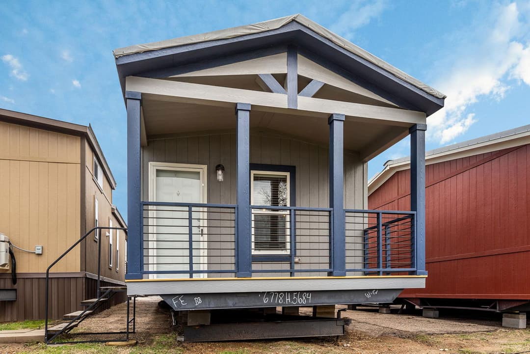 Innovation 1650h elevation and exterior home features