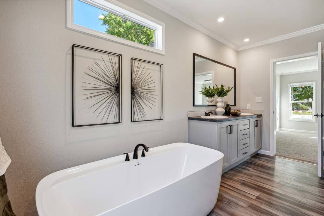 Innovation 3268h bathroom home features