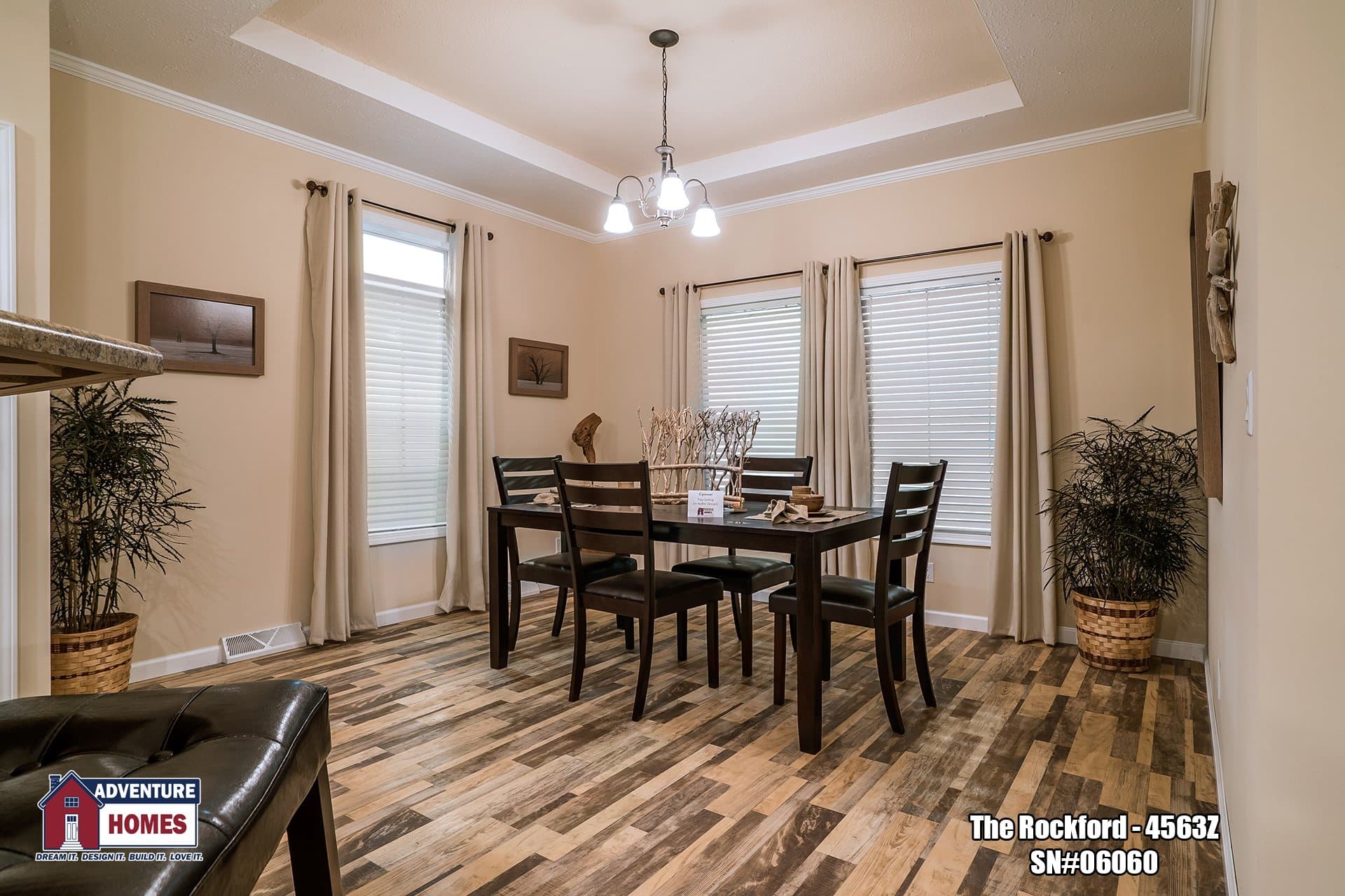 Rockford | 4563z interior home features