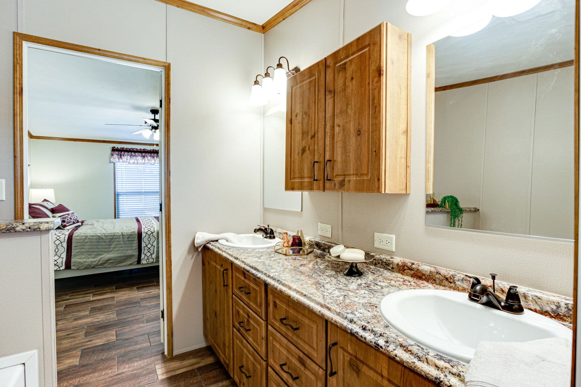 Doublewide s-28×56-32flp bathroom home features