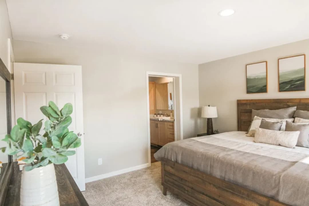 Pennwest limited bedroom home features