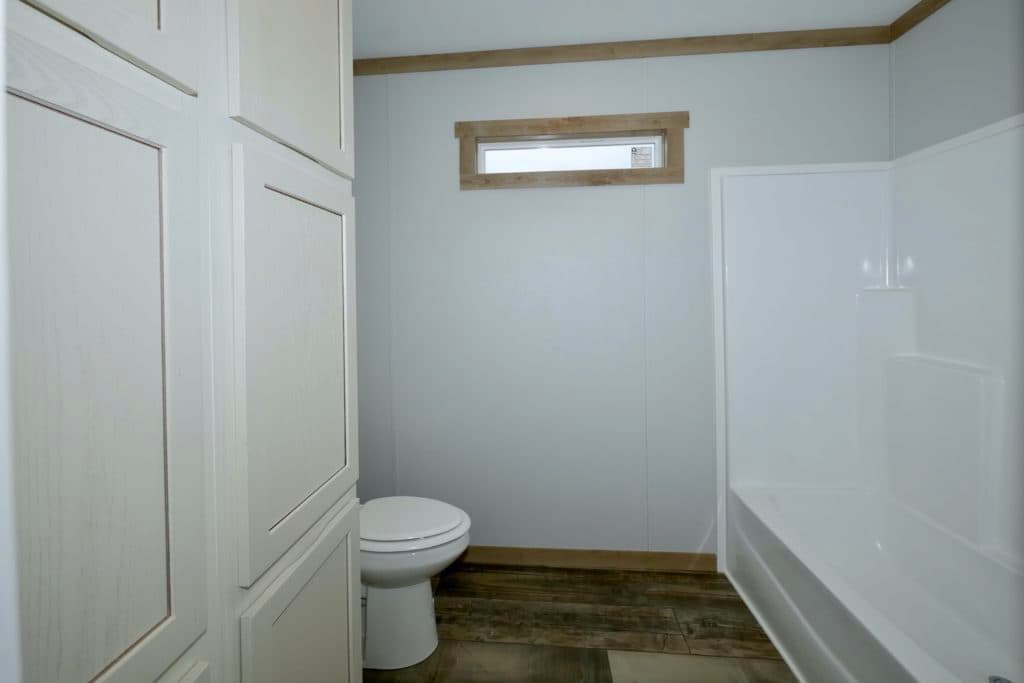 Mariana 9776 bathroom home features