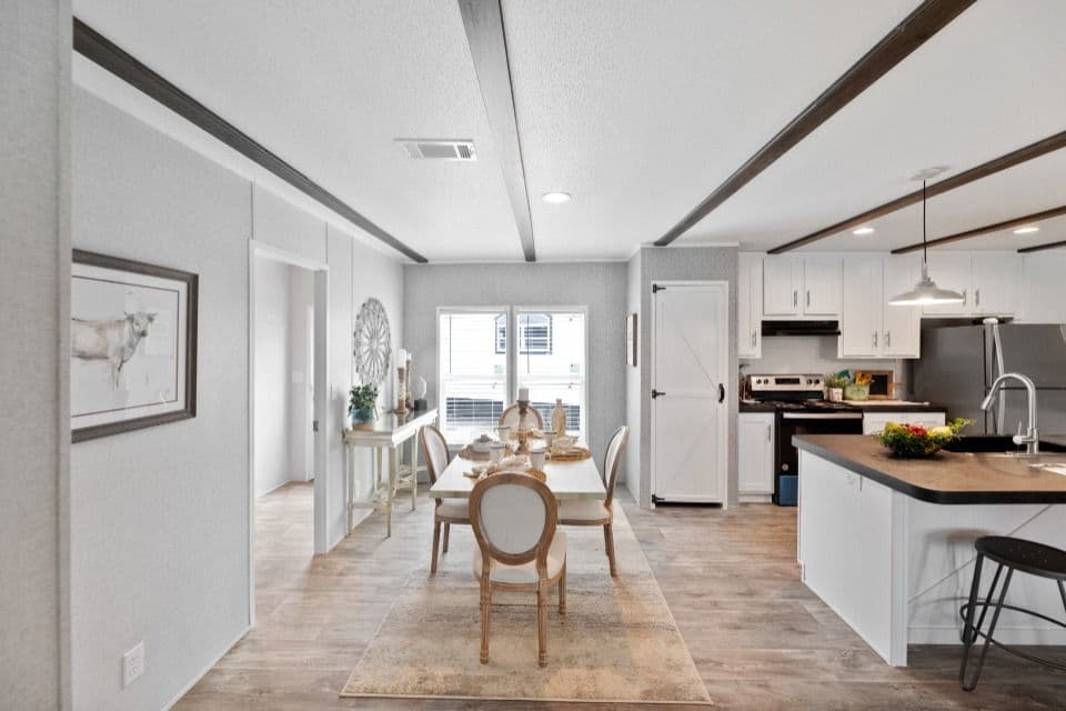 Pinnacle 28603p interior home features