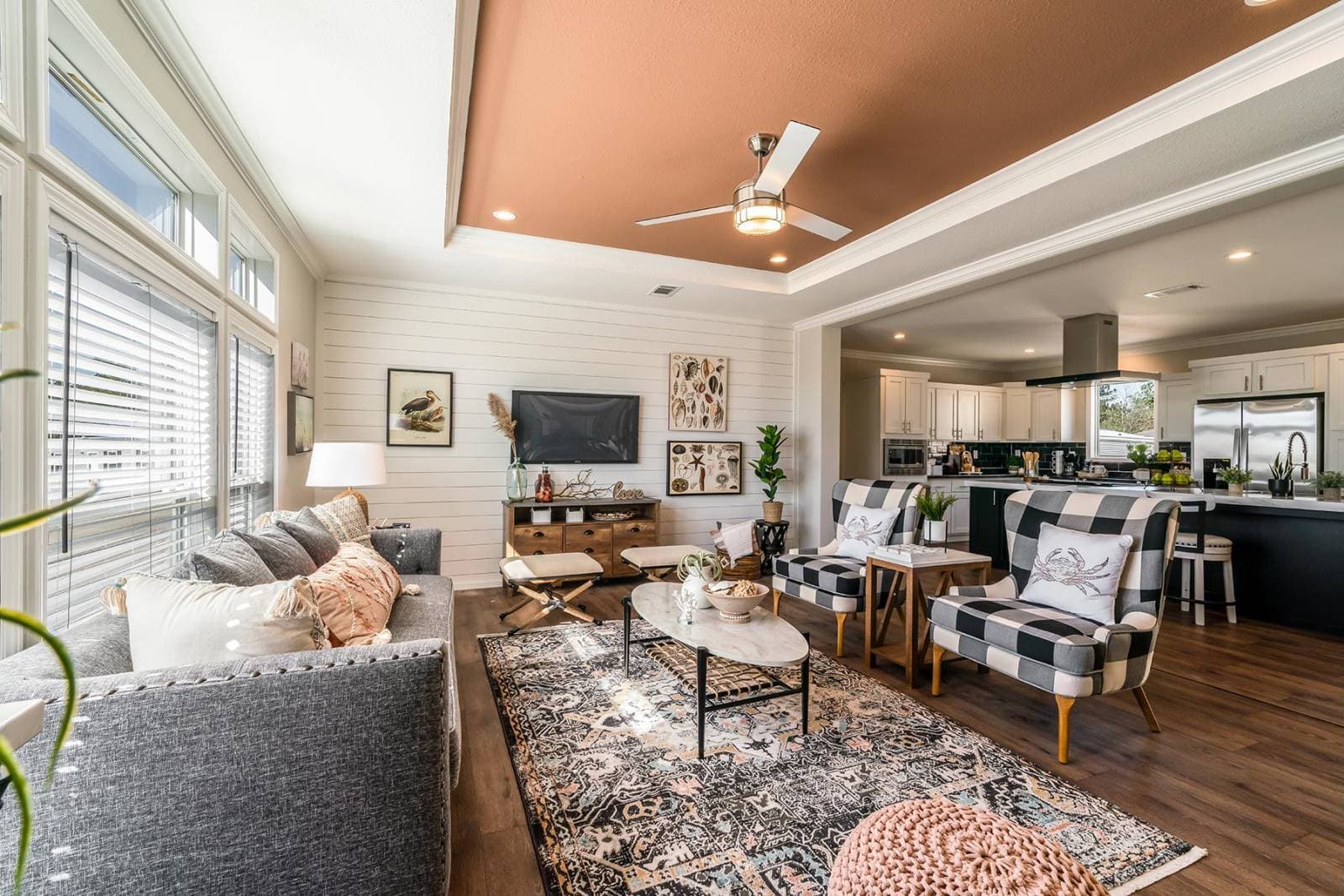 Titan extreme 3260h [the cypress] interior home features