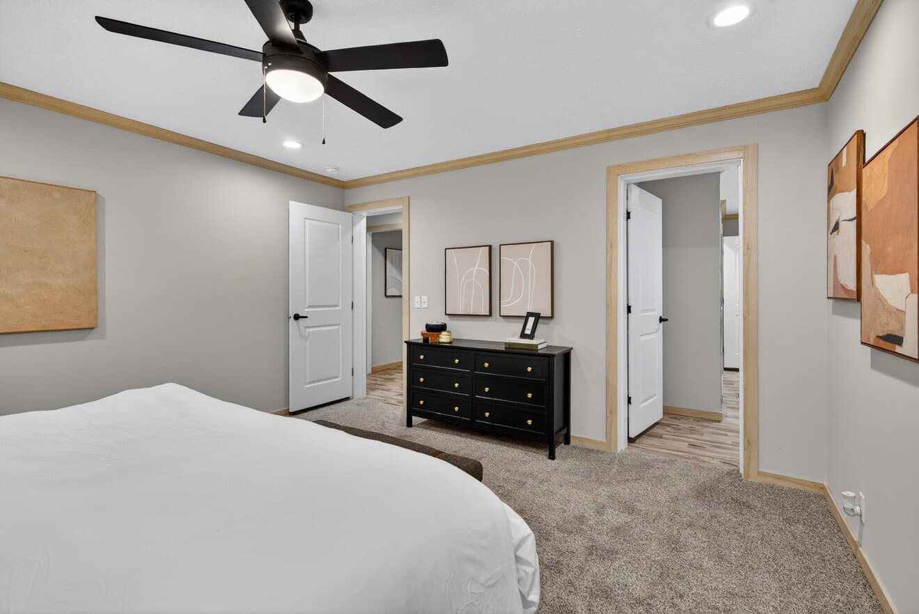 Ignition 32704e bedroom home features