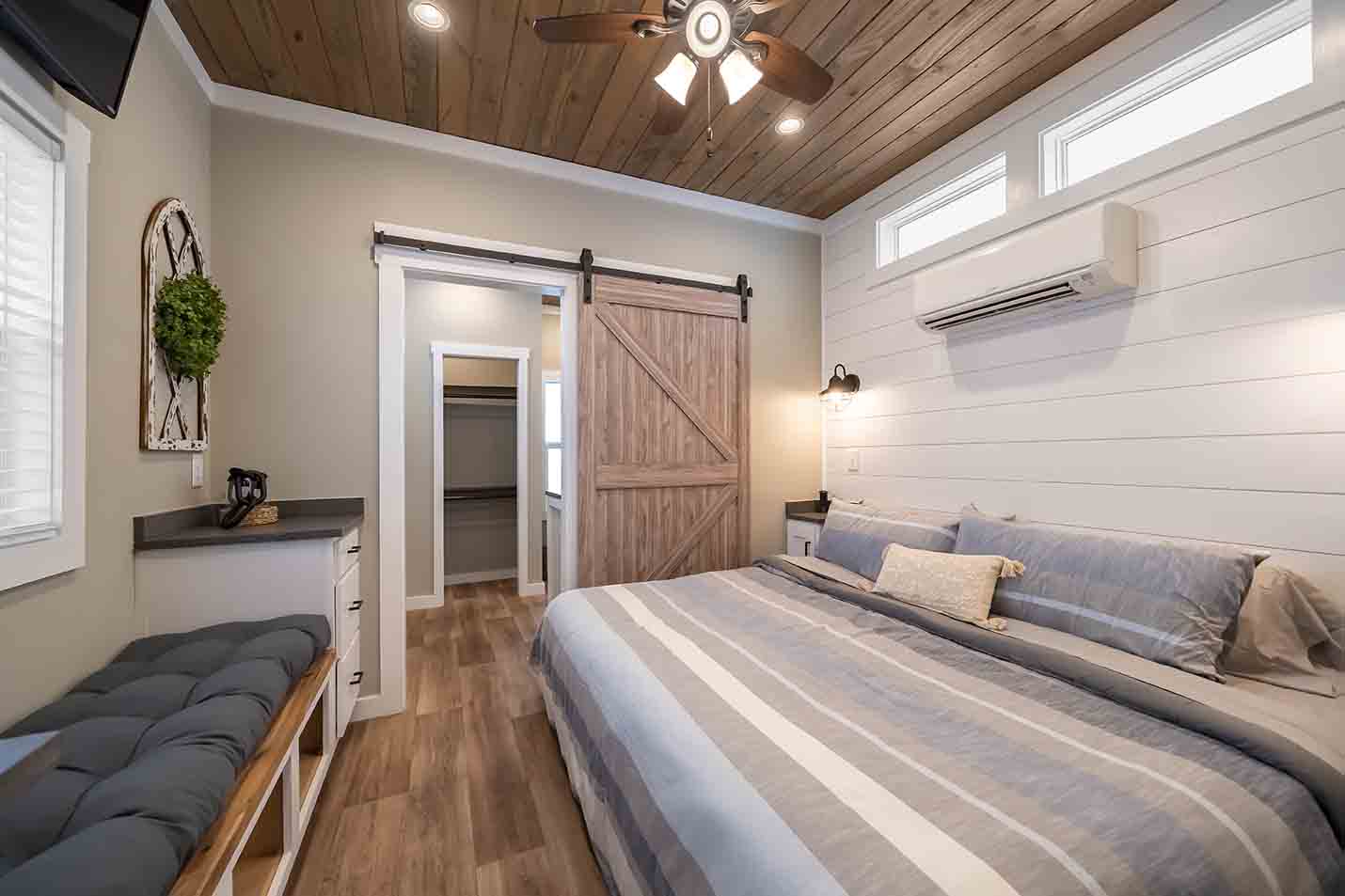 Cheaha bedroom home features