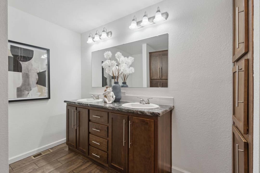 Pika-e bathroom home features