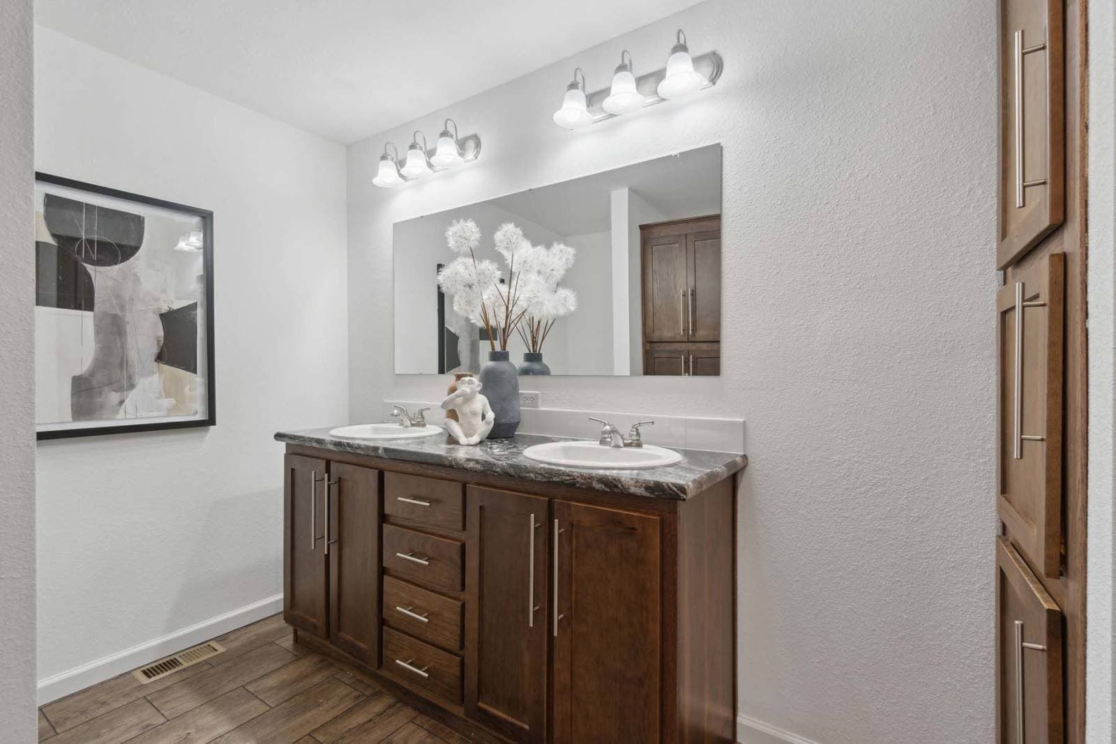 Pika-e bathroom home features