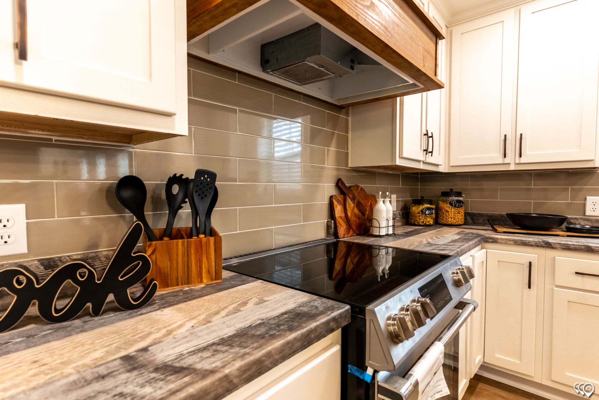 Pri3280-2071 kitchen home features