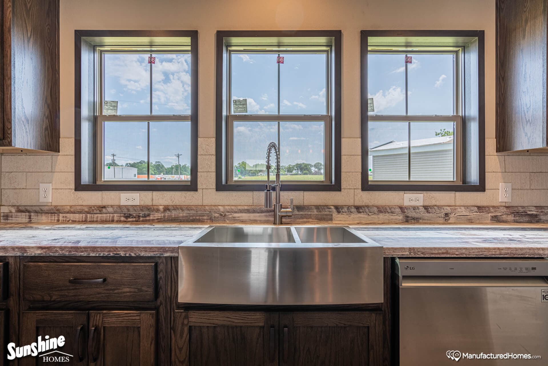 Pri3270-2050 kitchen home features