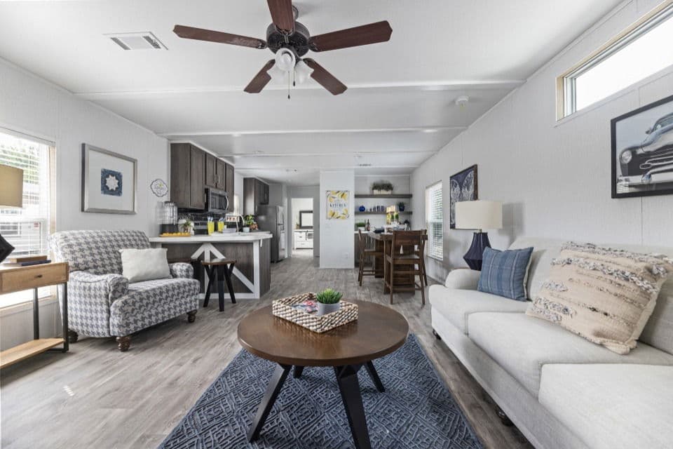 Pinnacle 16763p interior home features