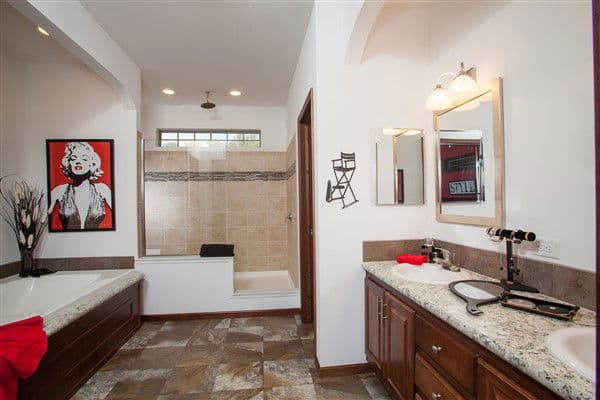 Lionel bathroom home features