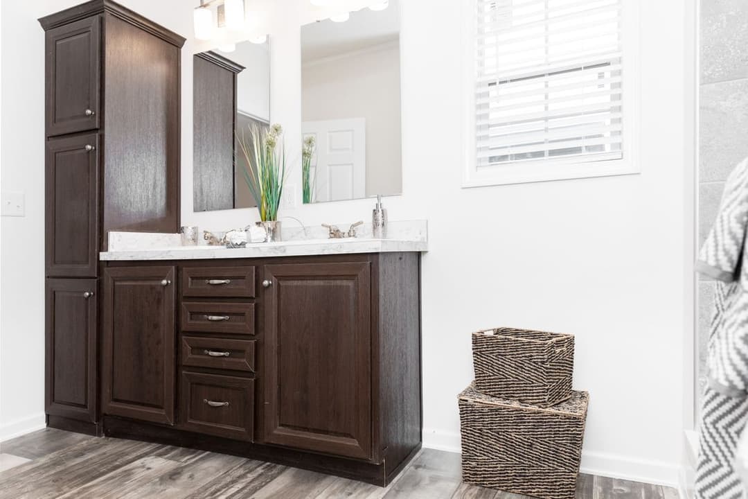 1444 carolina bathroom home features