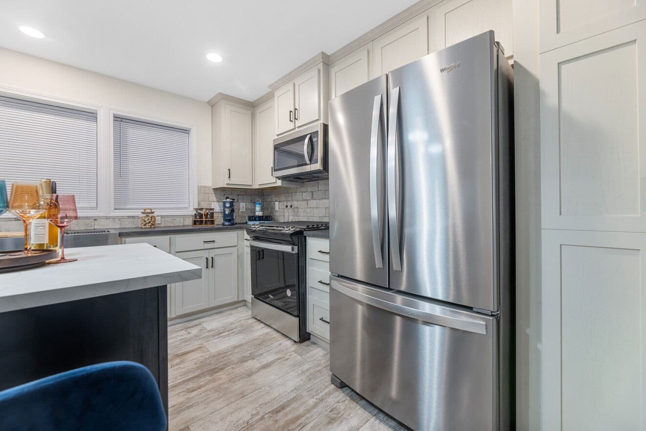 The mille lacs 184051 kitchen home features