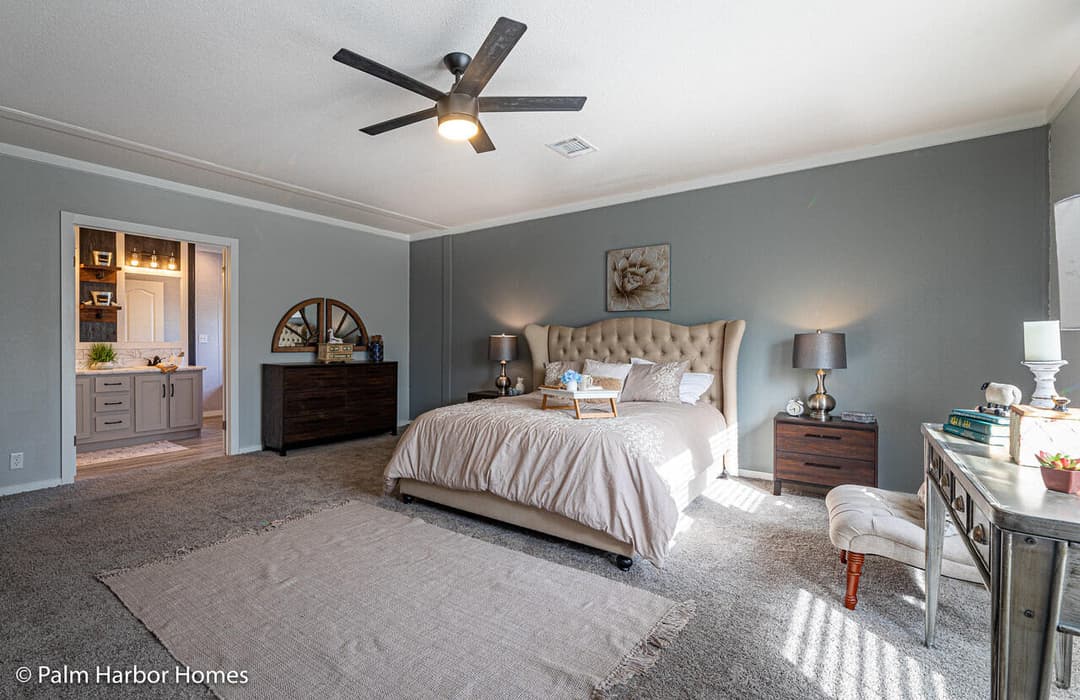 Magnum 30664m bedroom home features