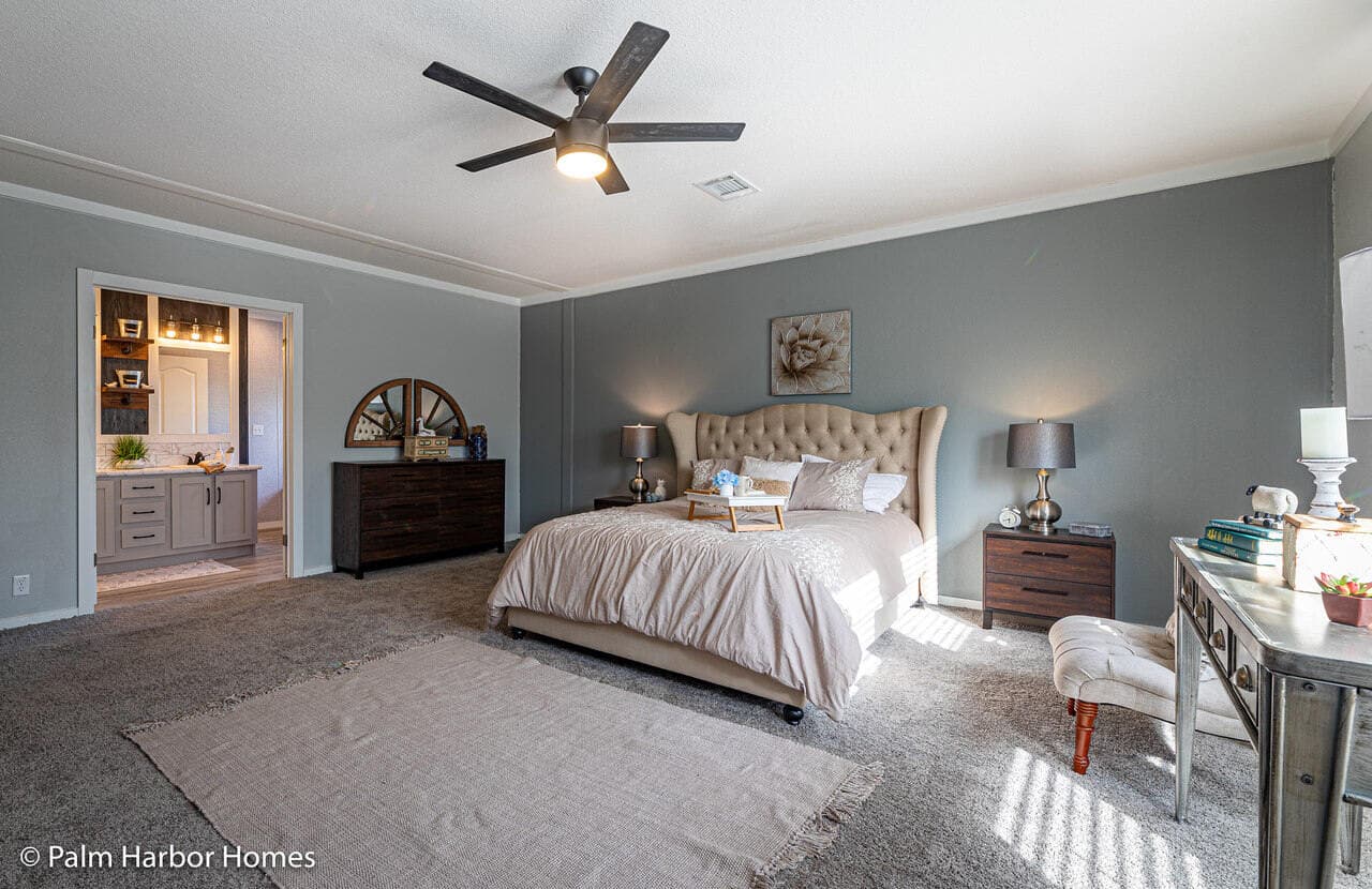 Magnum 30664m bedroom home features