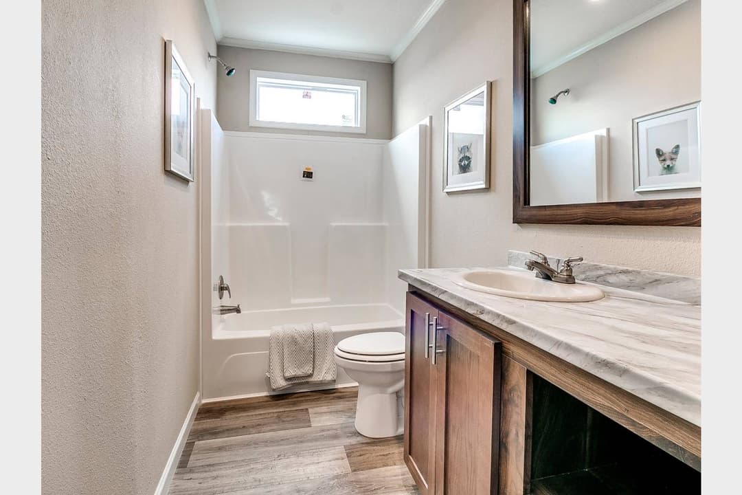 Titan extreme 3276t [the memphis] bathroom home features