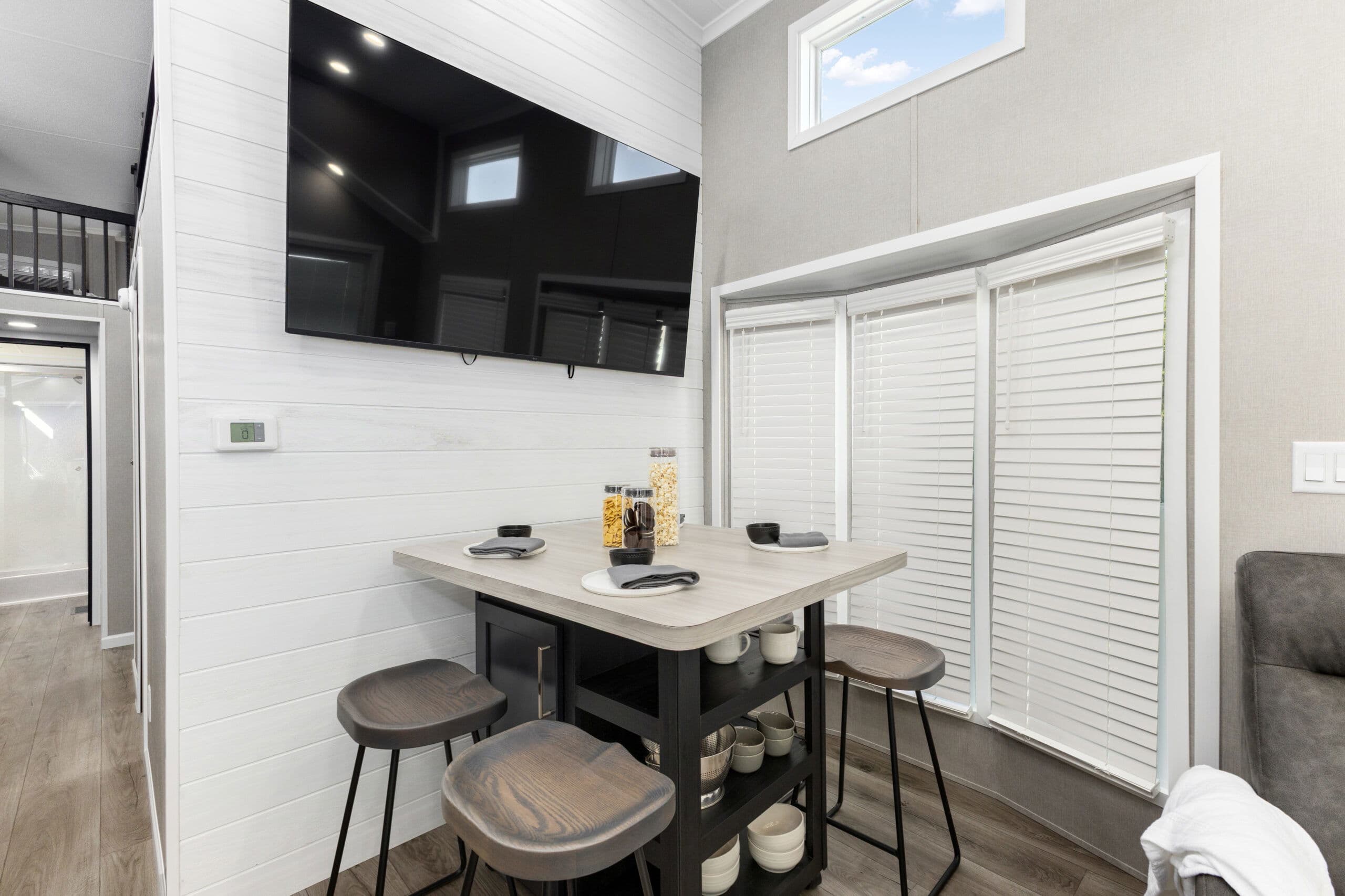 Island 6448p interior home features