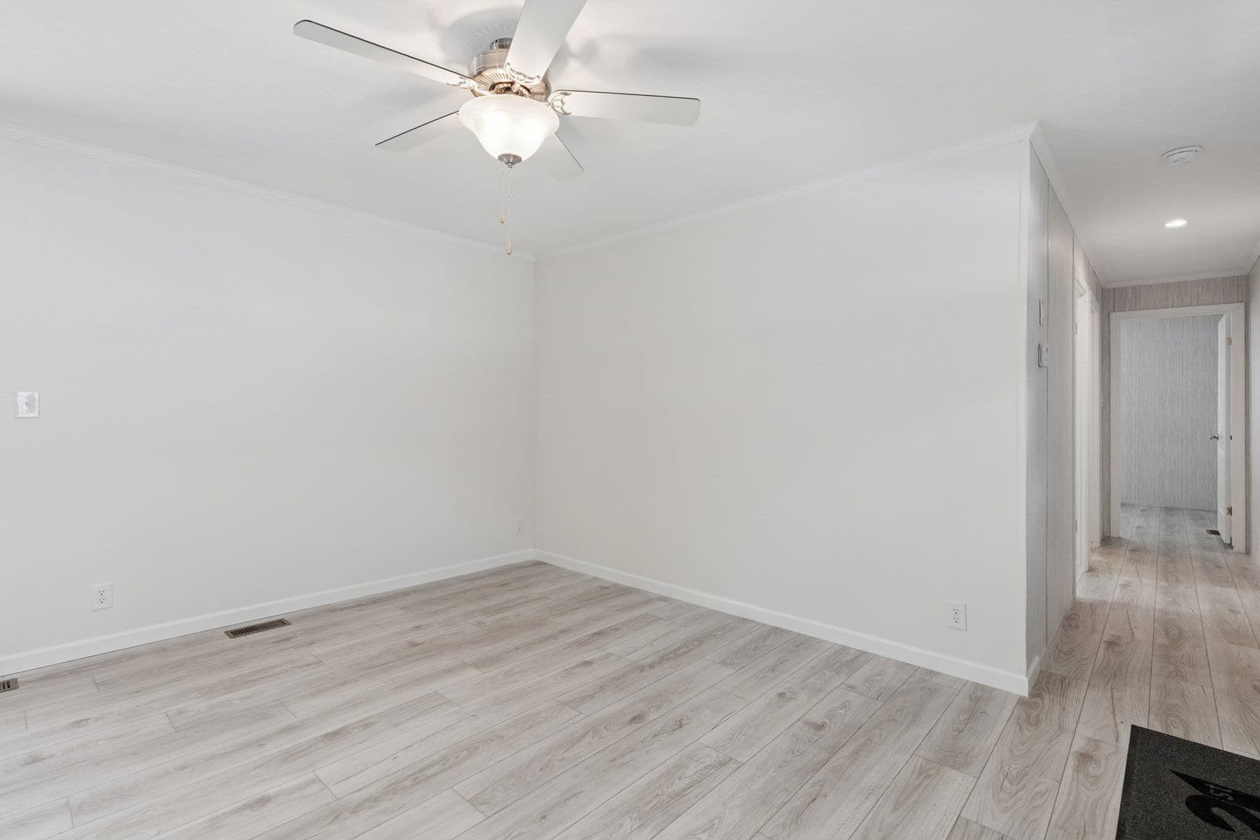 Achiever 6902 interior home features