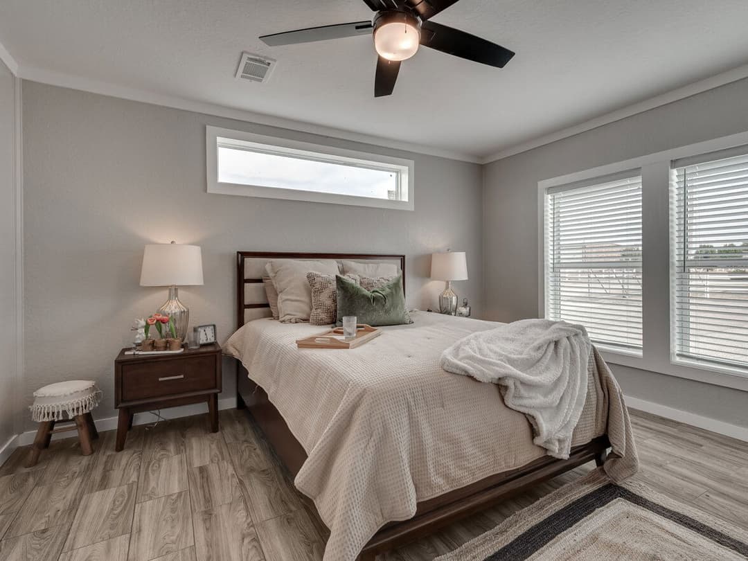 28603n bedroom home features