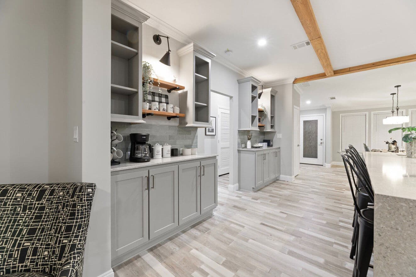 Isla ii 42484a interior home features