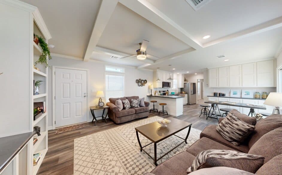 Gold spur 5616 interior home features