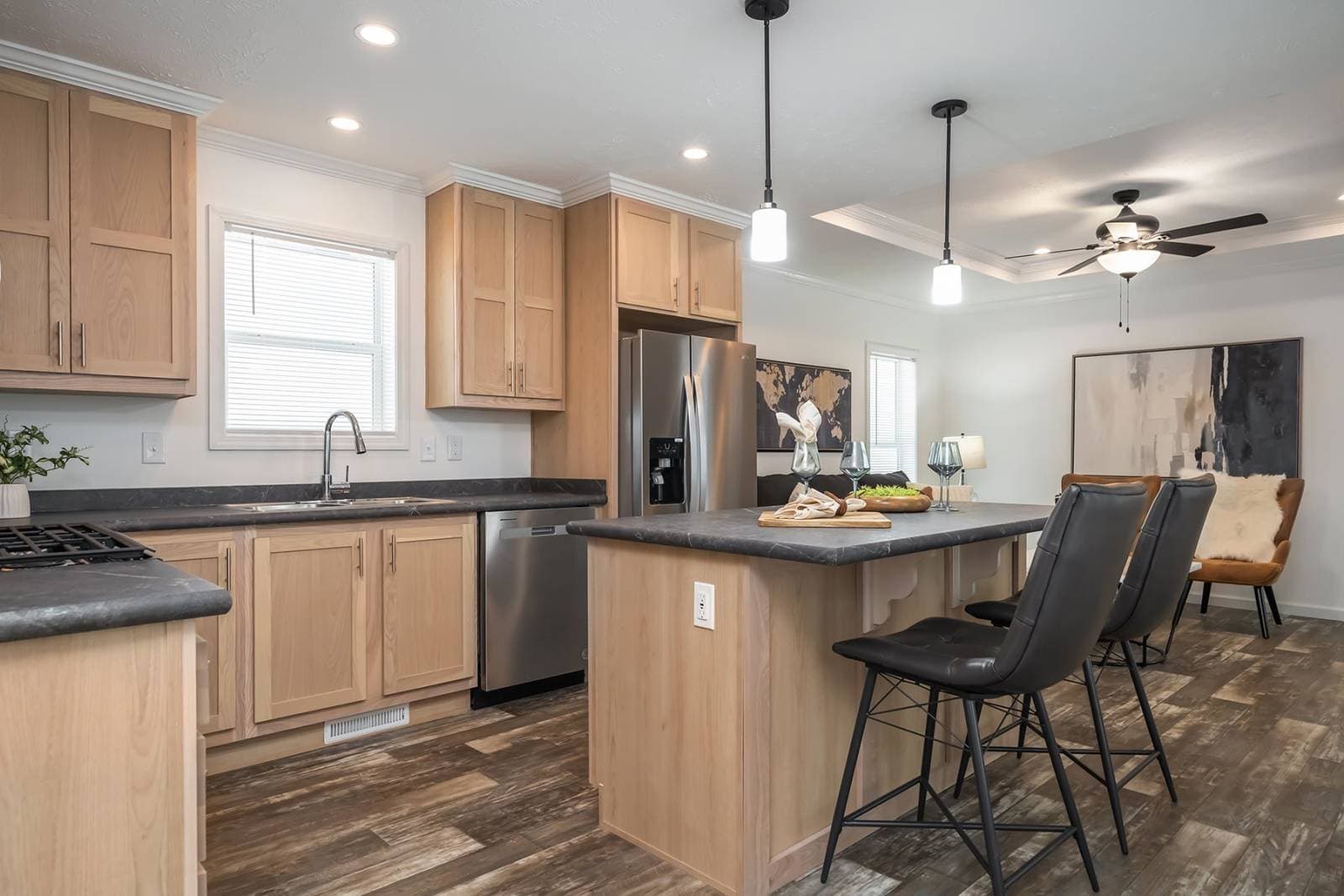 C802a kitchen home features