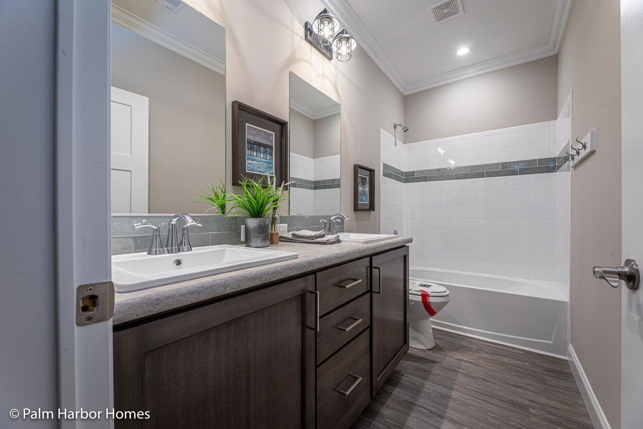 Tradewinds ii 40684c bathroom home features