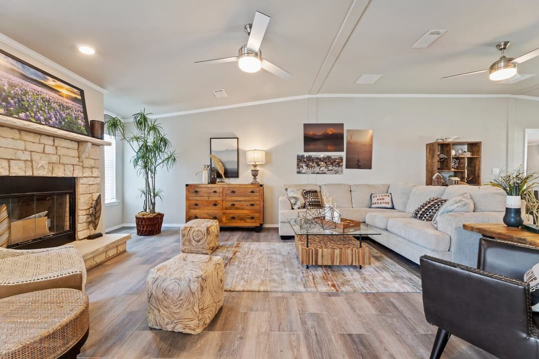 Hacienda 41604a interior home features