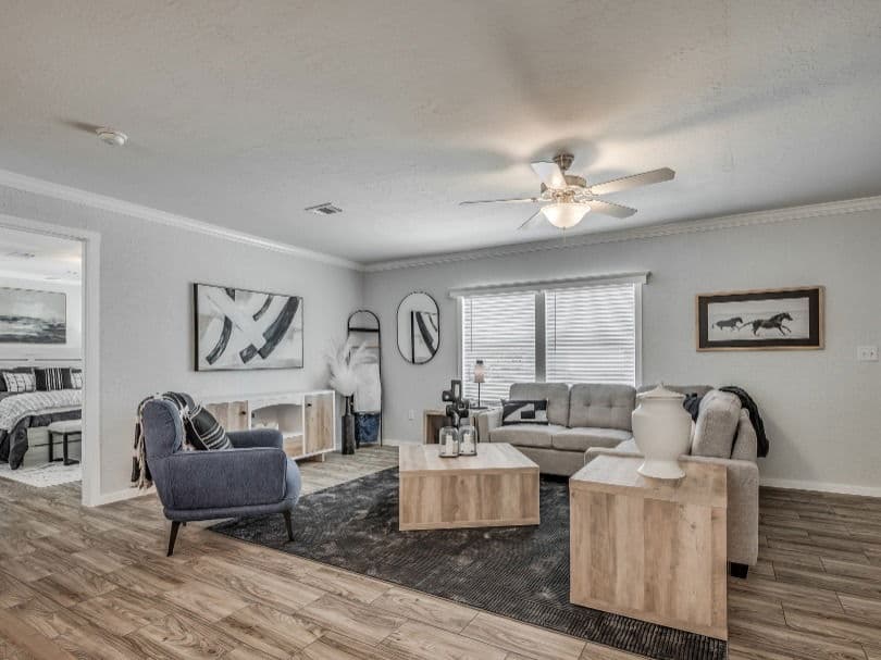 Emerald 28483a interior home features