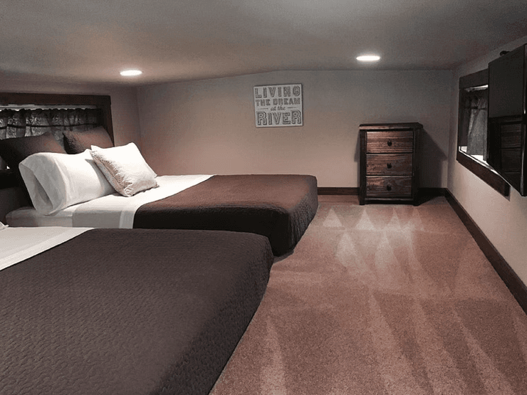 Eagles landing bedroom home features