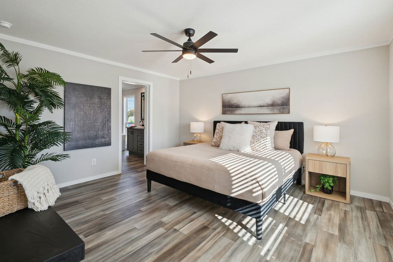 Sazerac bedroom home features