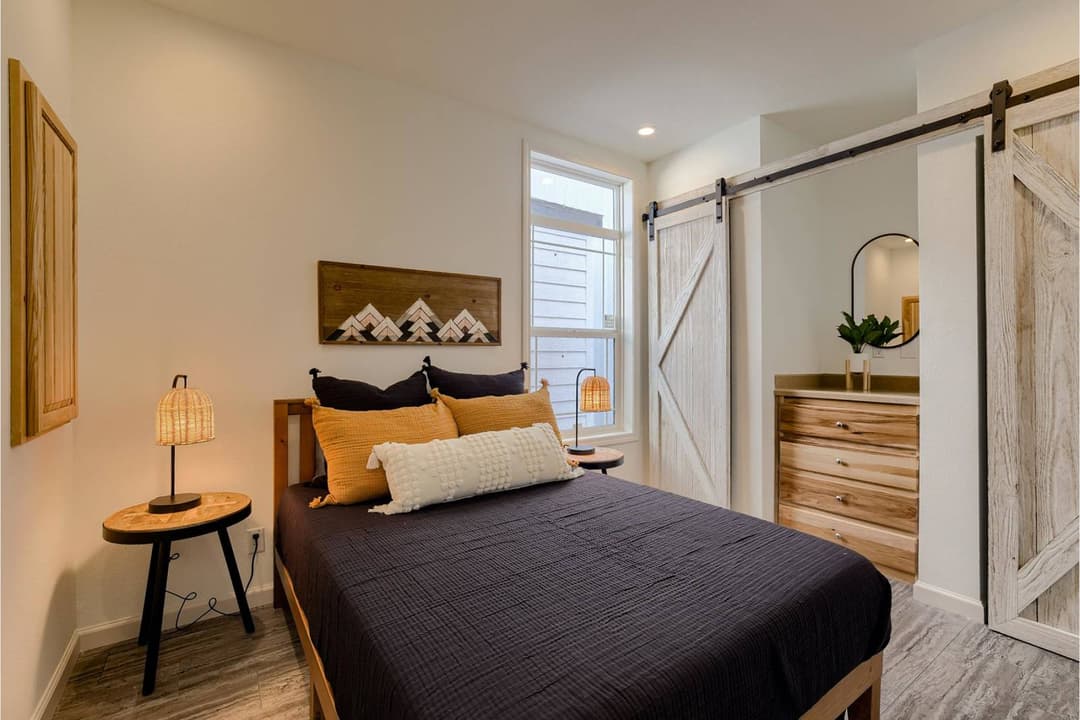 Urban cottage bedroom home features