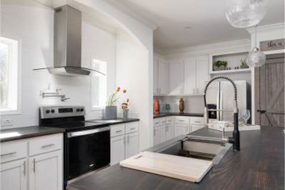 Cordele kitchen home features