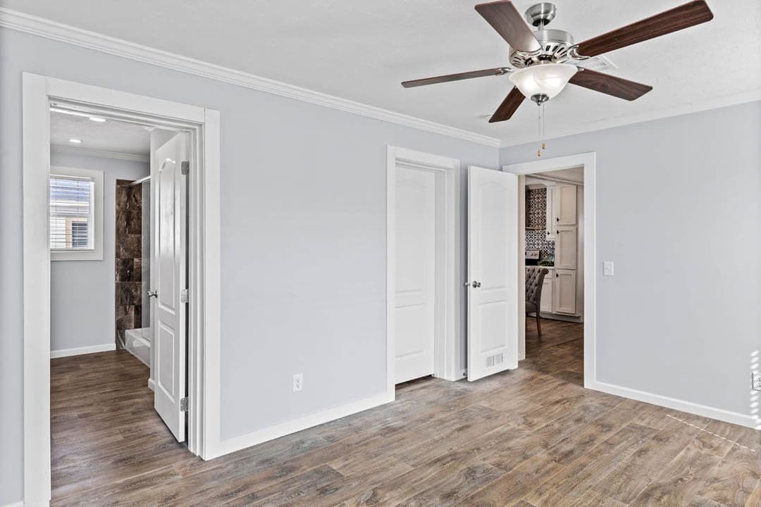 Sanibel bedroom home features