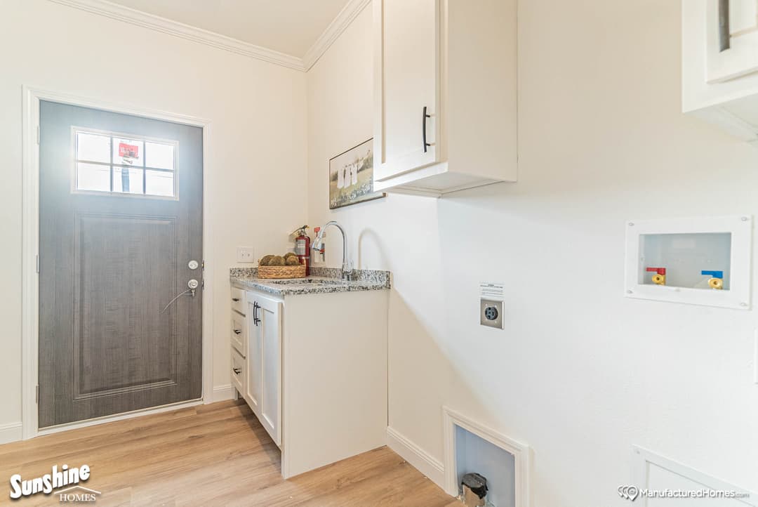 Pri3284-2058 interior home features