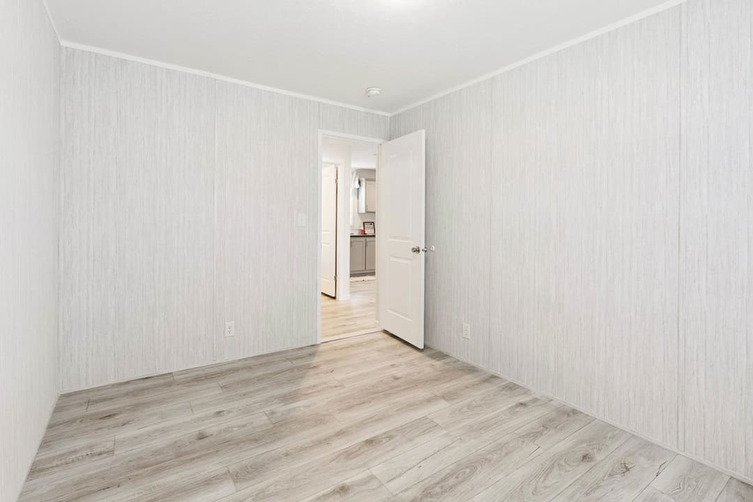 Superior 3905 bedroom home features