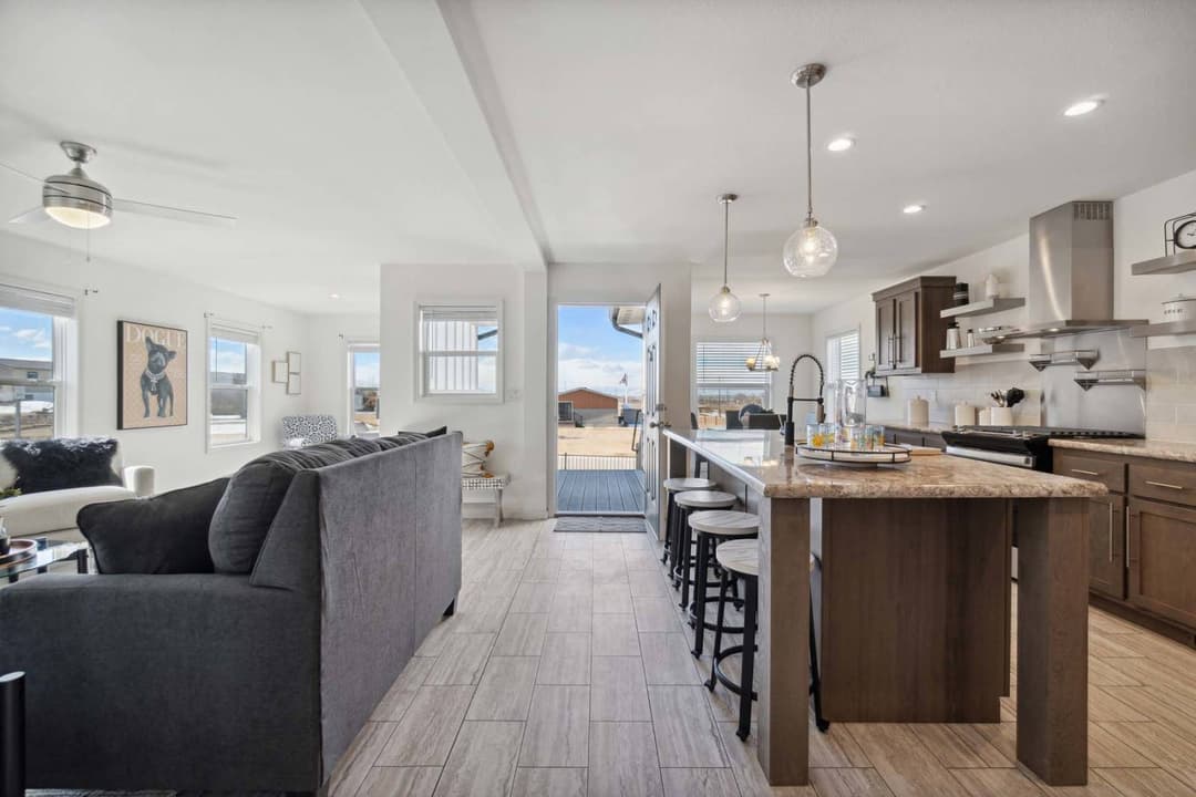 Aurora-e interior home features