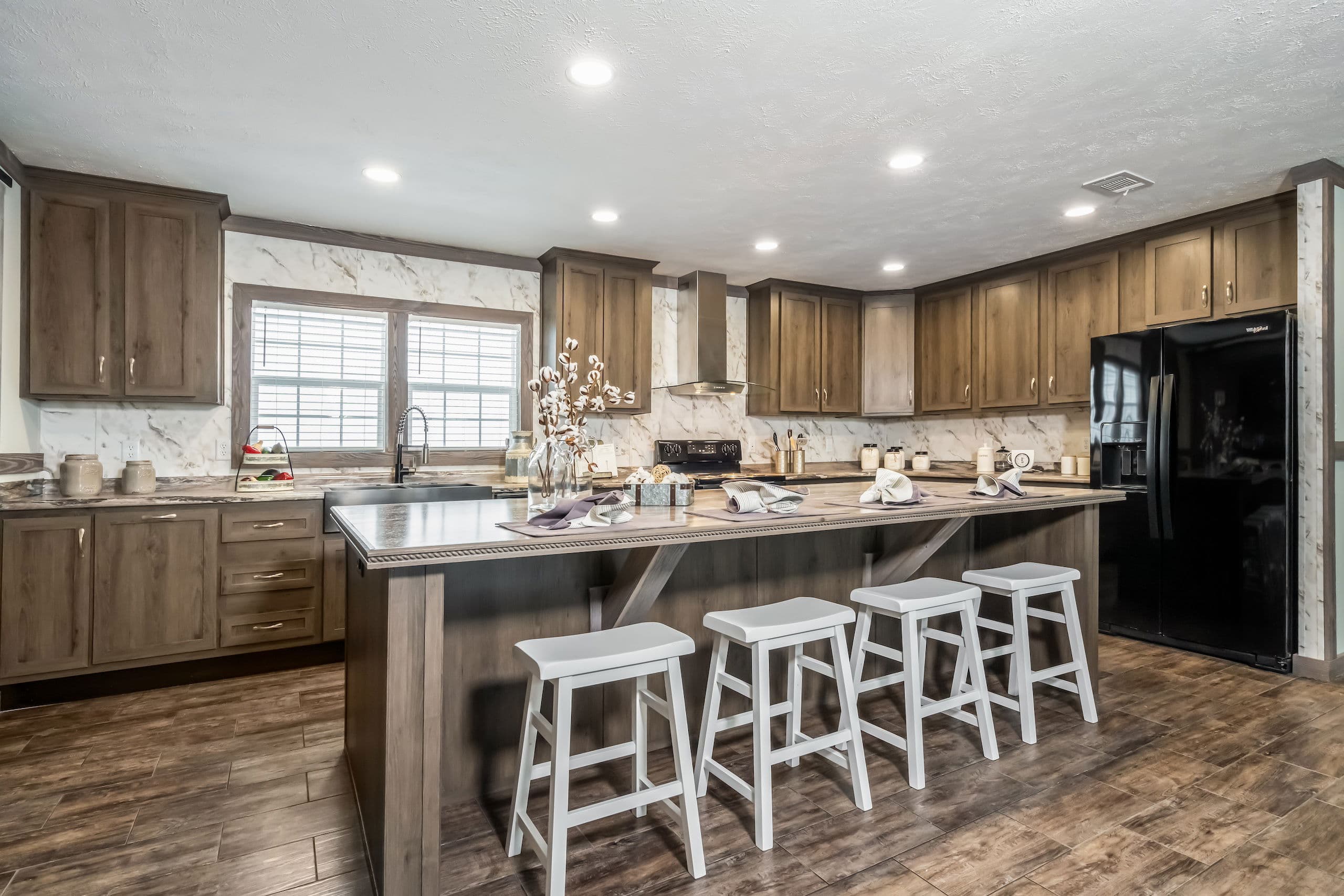 Md-44-32 housecat kitchen home features